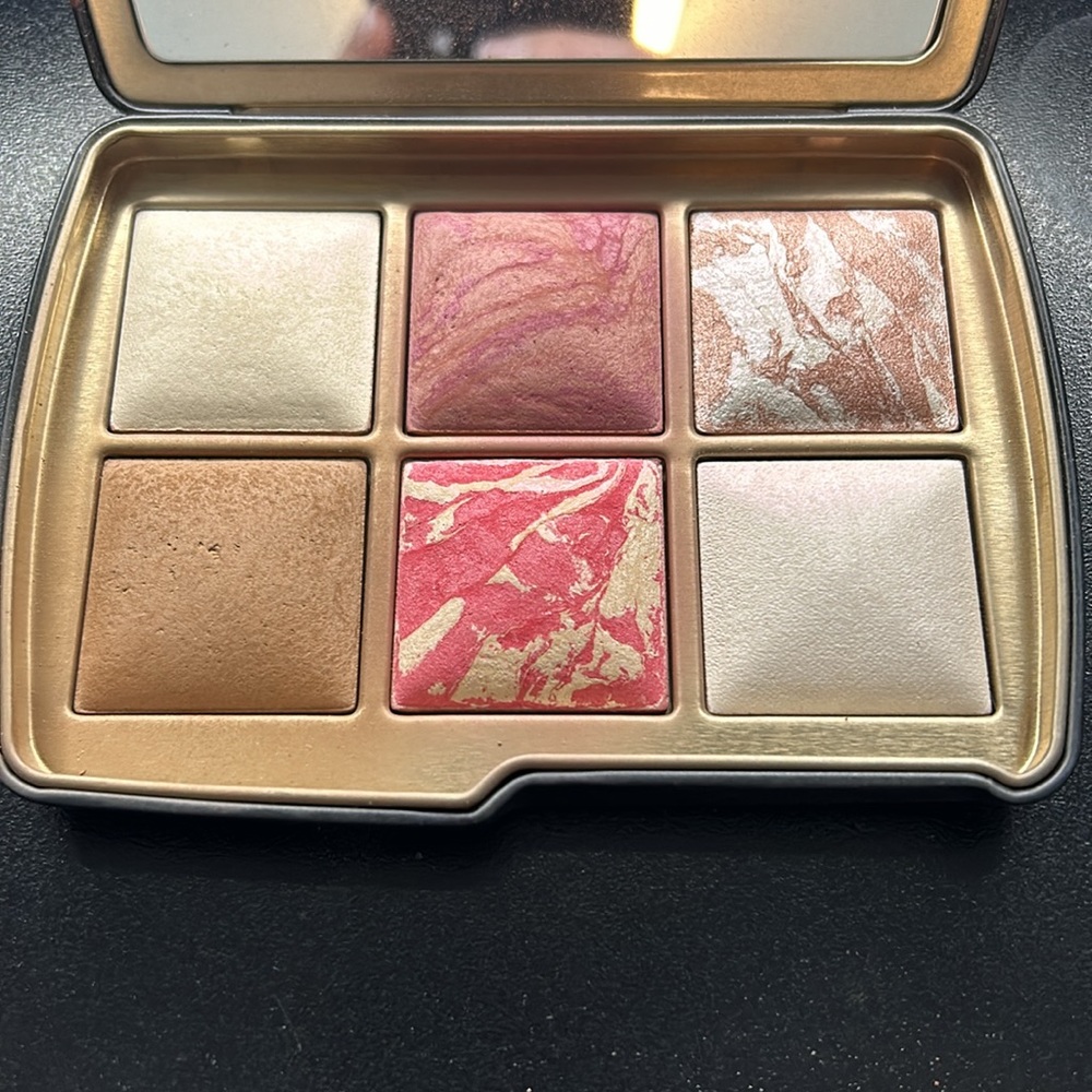 Hourglass Ambient light palette